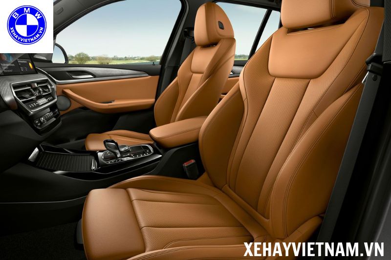 Ghế ngồi của BMW X3 2023 êm ái nhờ sử dụng chất liệu da Sensatec